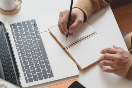 15 Tips Menulis Kreatif Buat Karya Yang Fenomenal